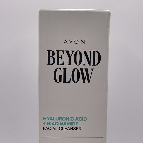 Avon Beyond Glow Hyaluronic Acid + Niacinamide Facial Cleanser 150 ml / 5 fl oz - Picture 2 of 10